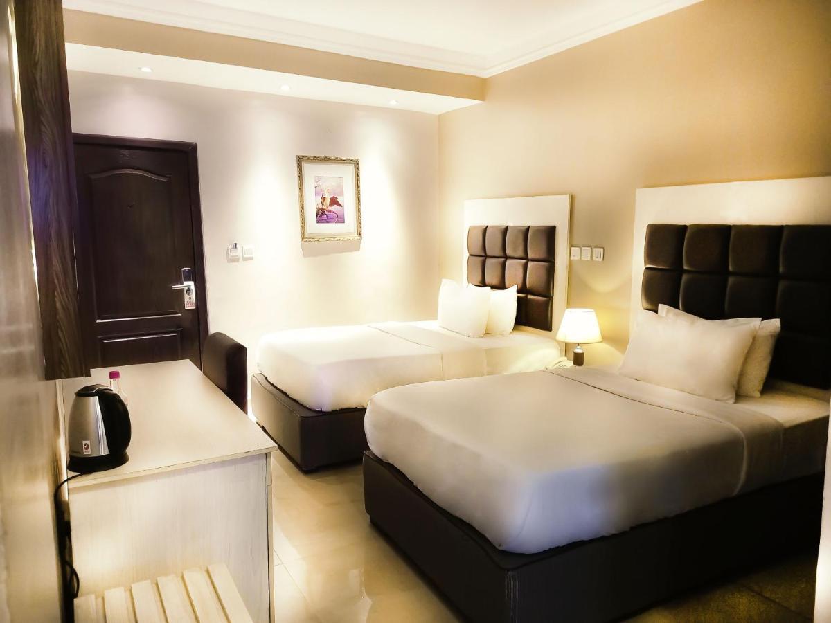 Swiss International Beland Hotel Owerri Exteriör bild